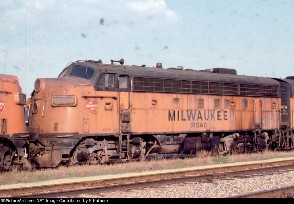 Milw Road F9A - Southtown Mpls MN engine house SE Mpls 1984